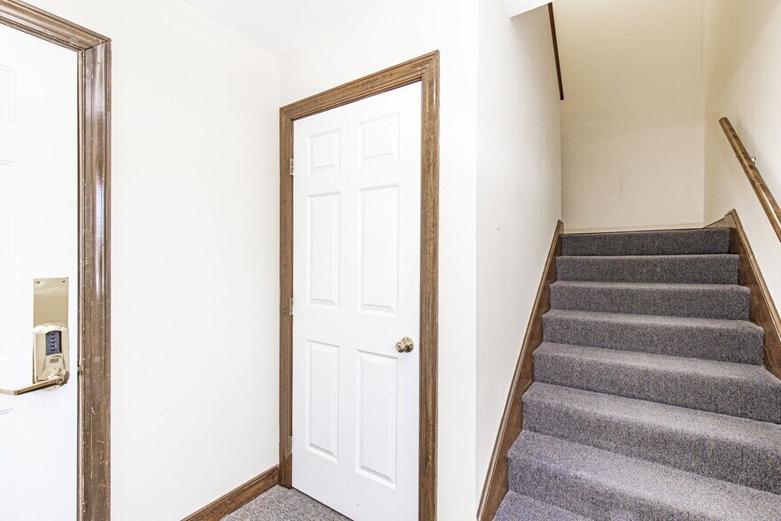 More Photos Of 10810 Hasty Ln, Midlothian Office For Sale