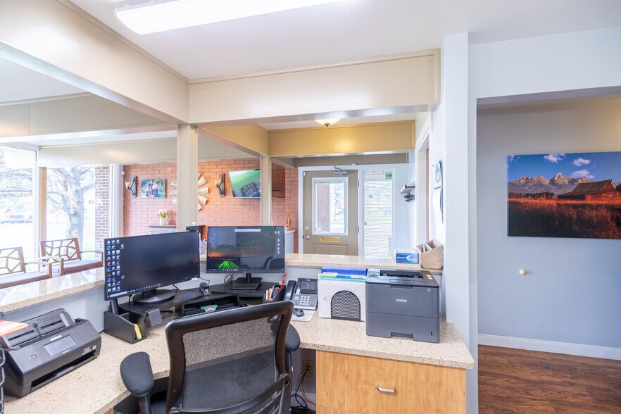 More Photos Of 2120 Logan Ave, Cheyenne Healthcare For Sale