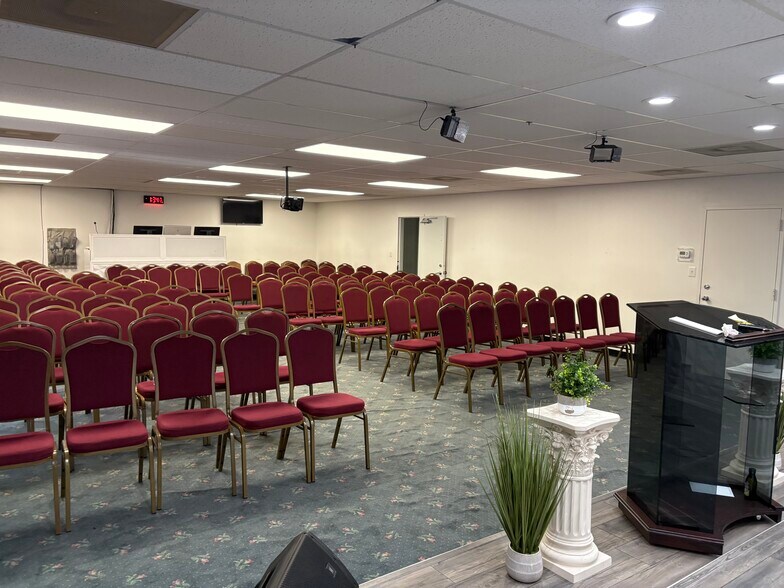 More Photos Of 1402 Shepard Dr, Sterling Medical For Lease