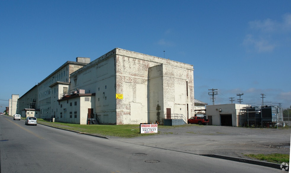More Photos Of 901-1001 Broad St, Utica Manufacturing For Lease
