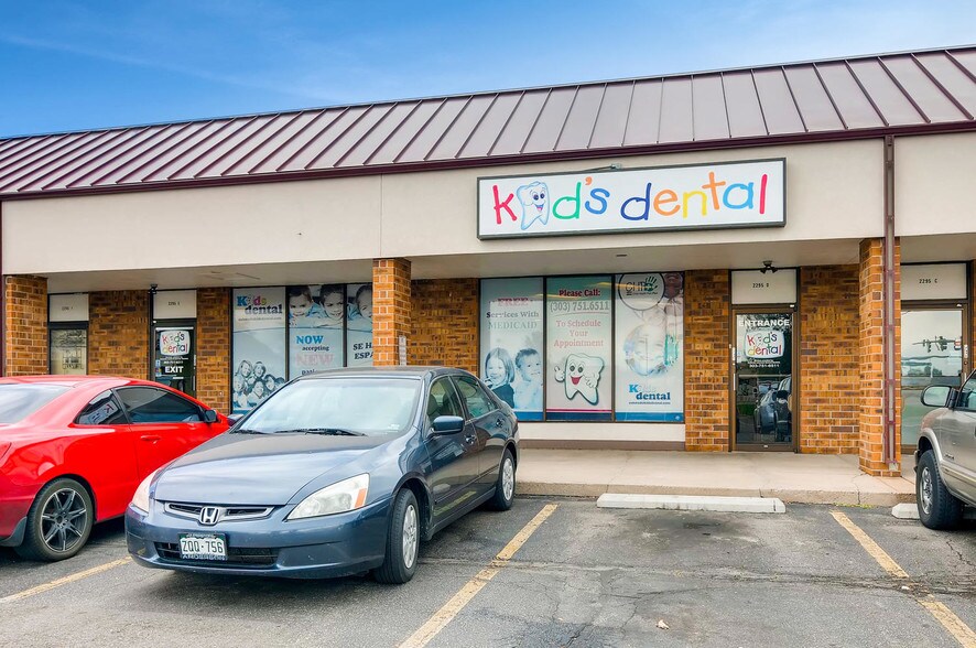 More Photos Of 2295 S Chambers Rd, Aurora Freestanding For Lease