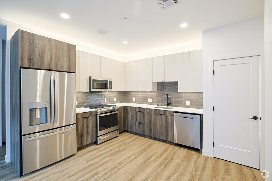 More Photos Of 484 2nd St, Everett Apartments For Lease