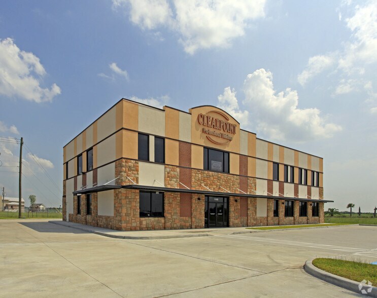 More Photos Of 11450 Space Center Blvd, Houston Medical For Lease