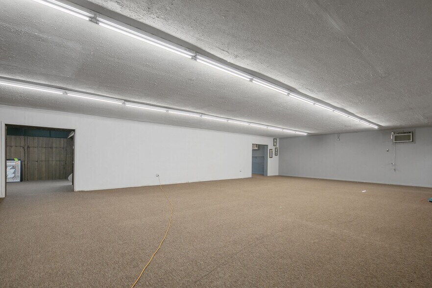 More Photos Of 4017 Dunn Rd, Eastover Showroom For Lease