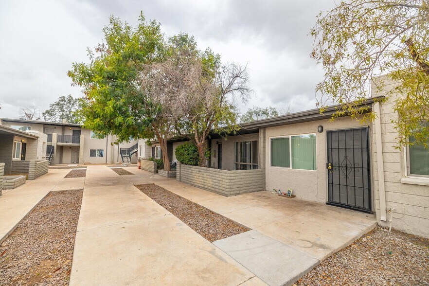 More Photos Of 5820 W Claremont St, Glendale Apartments For Sale