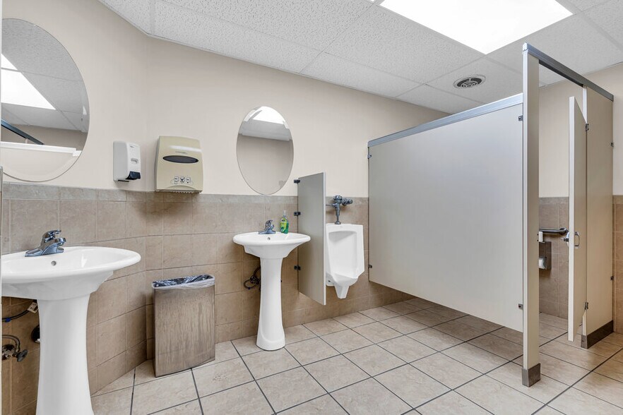 More Photos Of 75 Lacey Rd, Whiting Medical For Lease