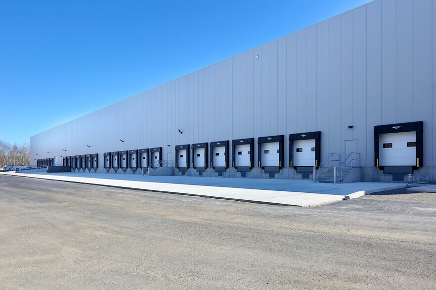 More Photos Of 75 Fruit St, Bridgewater Warehouse For Lease