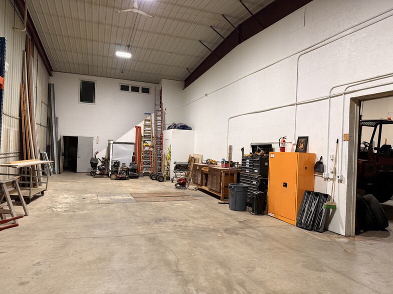 More Photos Of 5936 53rd Ave, Fargo Warehouse For Sale