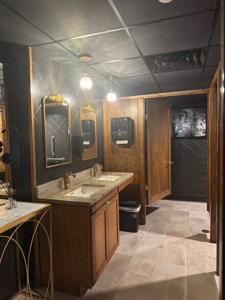 More Photos Of 32400 Geneva Rd, Salem General Retail For Sale