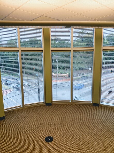 More Photos Of 190 Knox Abbott Dr, Cayce Office For Lease