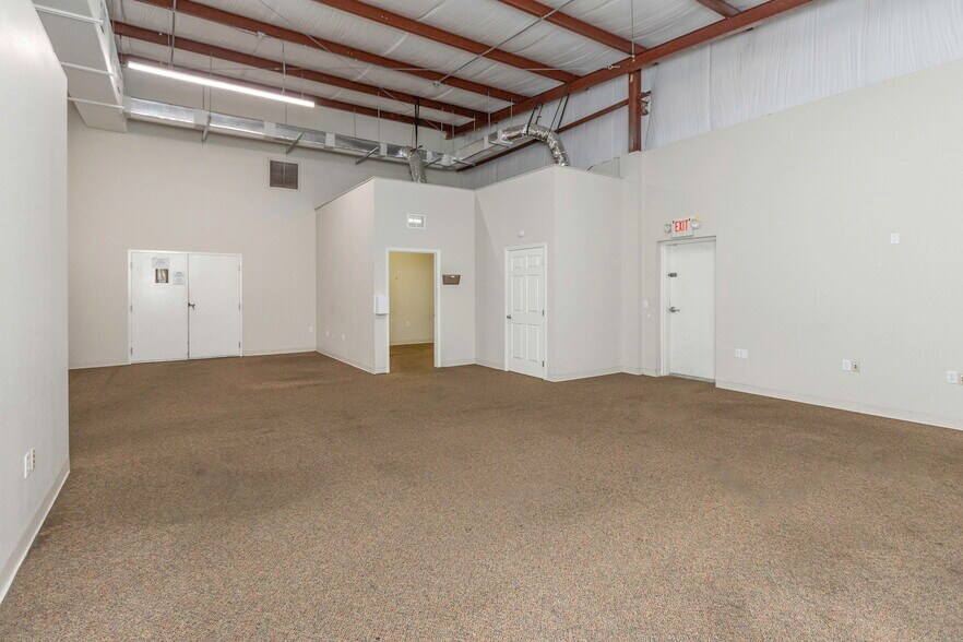More Photos Of 16547 US Highway 19, Hudson Showroom For Lease