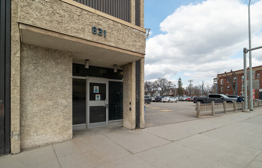More Photos Of 829, 831, 835 Portage Ave, Winnipeg Office For Sale