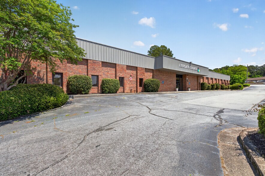 More Photos Of 3005 Lenora Church Rd, Snellville Office For Sale