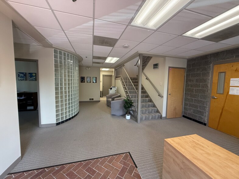 More Photos Of 6 Resnik Rd, Plymouth Office For Lease