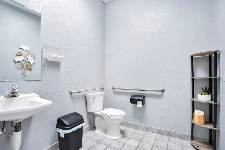 More Photos Of 901-911 N Central Ave, Kissimmee Medical For Sale