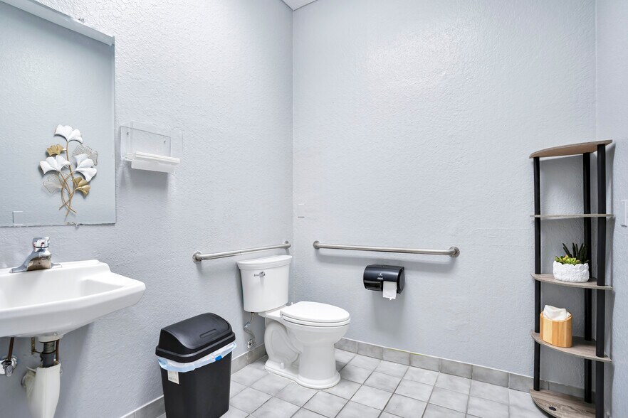 More Photos Of 901-911 N Central Ave, Kissimmee Medical For Lease