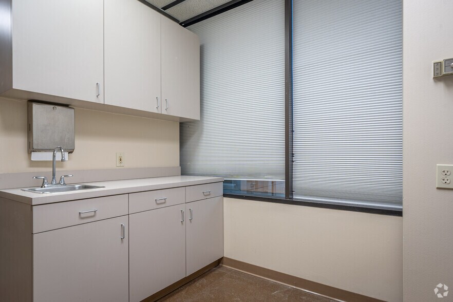 More Photos Of 17270 Red Oak Dr, Houston Medical For Sale