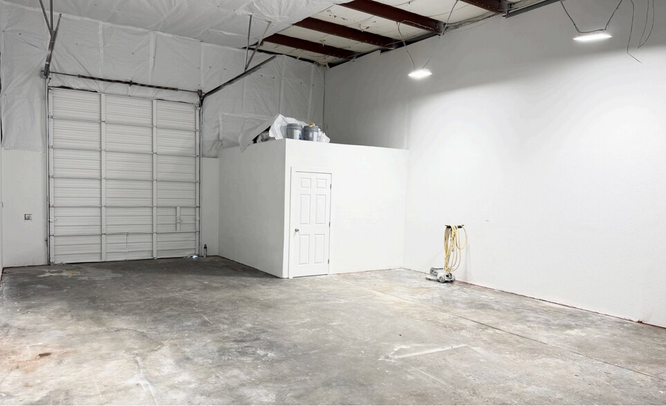 More Photos Of 1620 Tangerine St, Melbourne Unknown For Lease