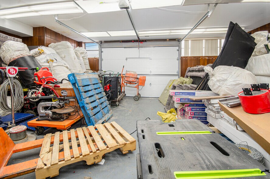 More Photos Of 25315 Kean St, Dearborn Industrial For Lease