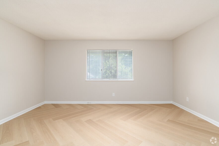 More Photos Of 400 N Oakland Ave, Carbondale Apartments For Sale