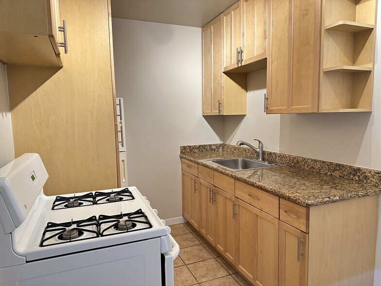 More Photos Of 2323-2325 H St, Sacramento Apartments For Sale