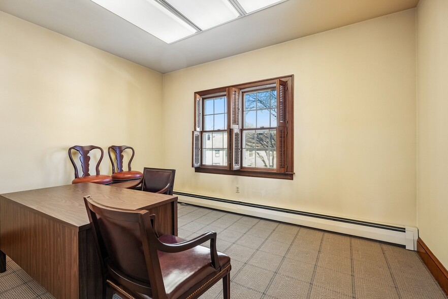 More Photos Of 37 Park Ave, Lyndhurst Office For Sale