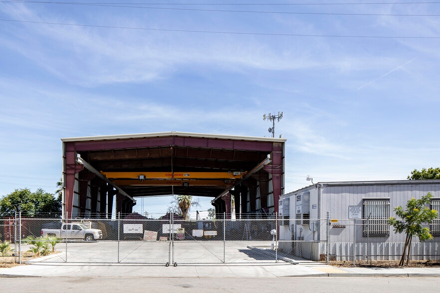 More Photos Of 1300 32nd St, Bakersfield Warehouse For Sale