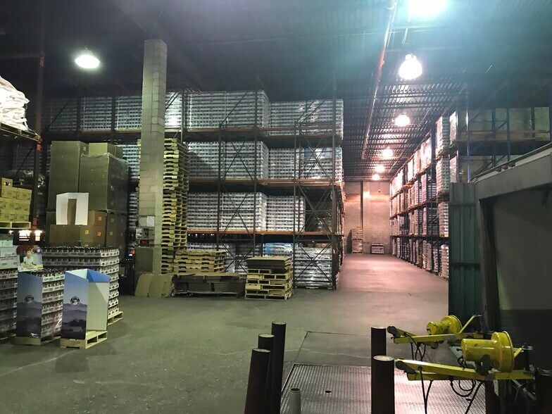 More Photos Of 18-81 Steinway St, Astoria Warehouse For Sale