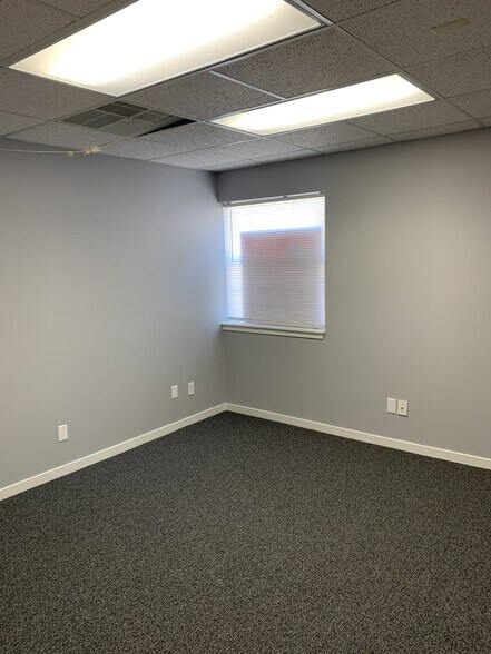 More Photos Of 148 S Main, Mount Clemens Office For Lease
