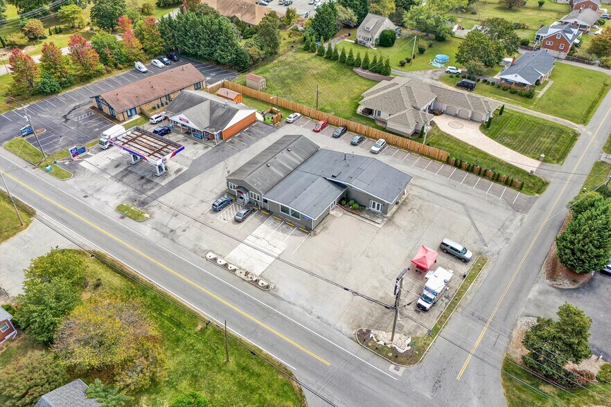 More Photos Of 3664 Colonial Ave, Cave Spring General Retail For Lease