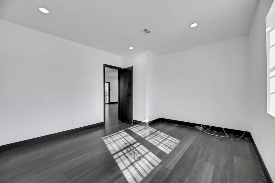 More Photos Of 530 S 7th St, Las Vegas Office Residential For Lease