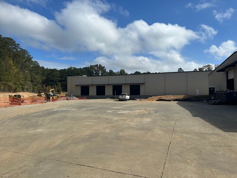 More Photos Of 71 Busch Dr, Lagrange Warehouse For Lease