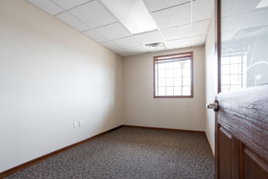 More Photos Of 2000 Burdick Expy E, Minot Office For Sale