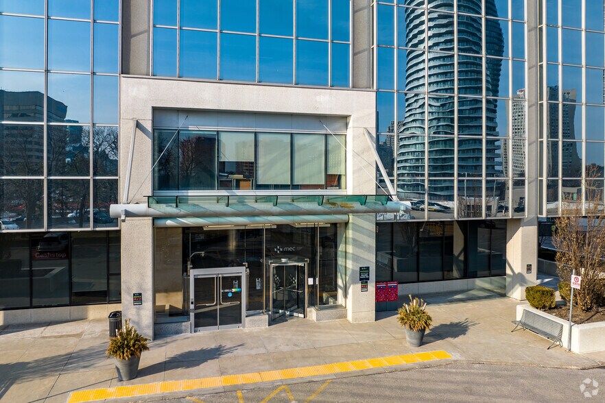 More Photos Of 1 Robert Speck Pky, Mississauga Unknown For Sale