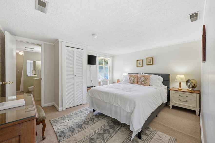 More Photos Of 508 Church St, Oriental Hospitality For Sale
