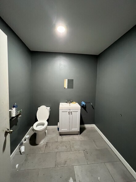 More Photos Of 1019 High St, Oakland Manufacturing For Lease