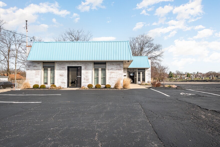 More Photos Of 4456-4460 Bridgetown Rd, Cincinnati Office For Lease