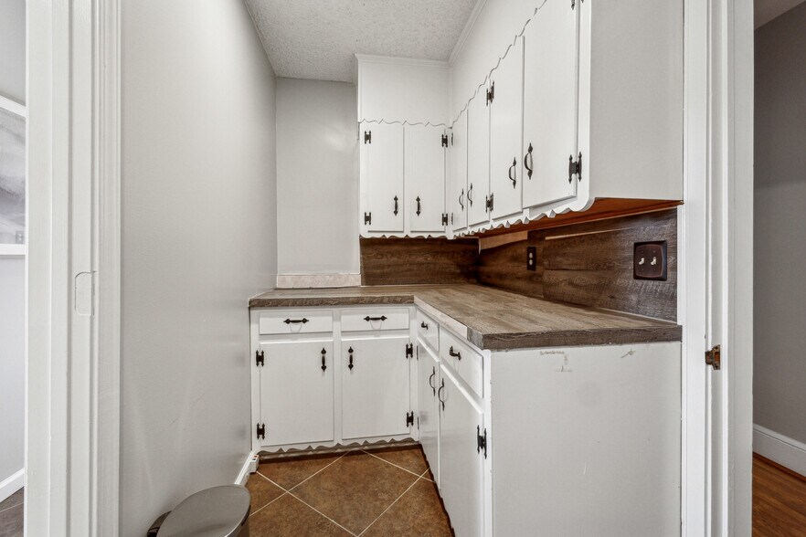 More Photos Of 5615 Cumming Hwy, Canton General Retail For Sale
