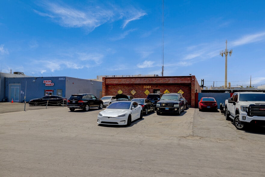 More Photos Of 3061 Sheridan St, Las Vegas Warehouse For Lease