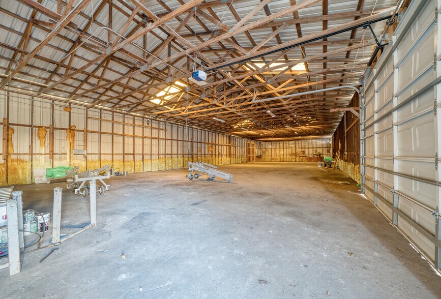 More Photos Of 9206 Thomasville Dr, Houston Warehouse For Sale