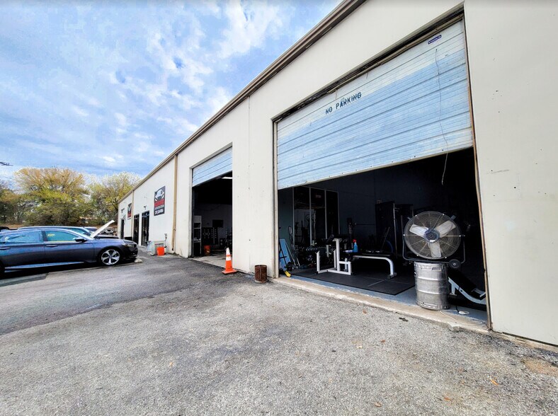 More Photos Of 7126 Eckhert Rd, San Antonio Light Manufacturing For Lease
