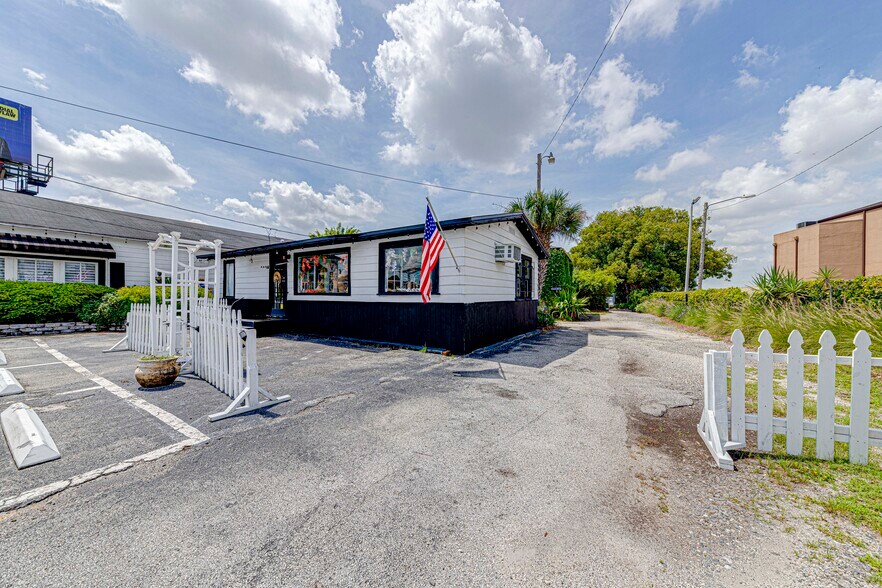 More Photos Of 4404 Edgewater Dr, Orlando Storefront Retail Residential For Sale