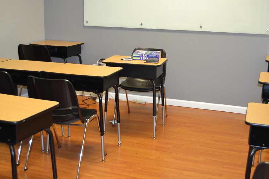 More Photos Of 316 Tennent Rd, Morganville Office For Lease