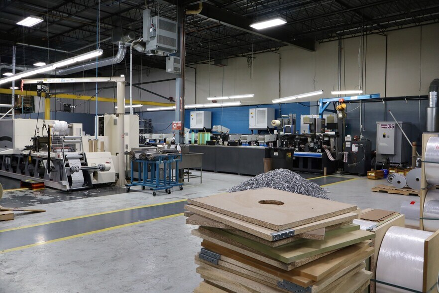 More Photos Of 3275 Av Francis-Hughes, Laval Flex For Sale