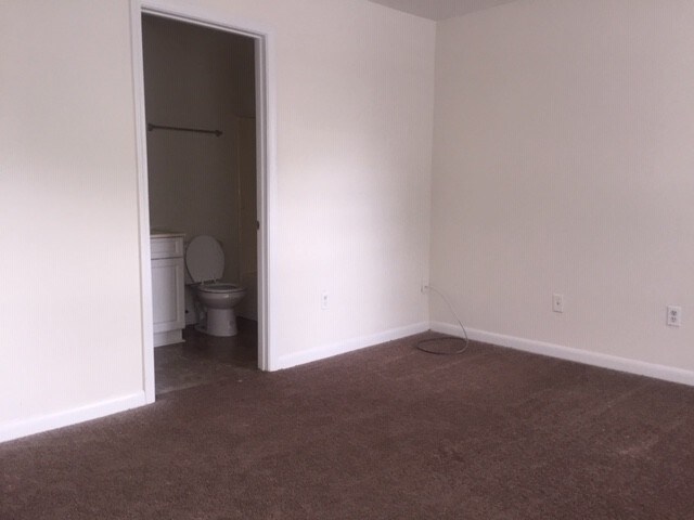 More Photos Of 305 Westchester Dr, Athens Apartments For Sale