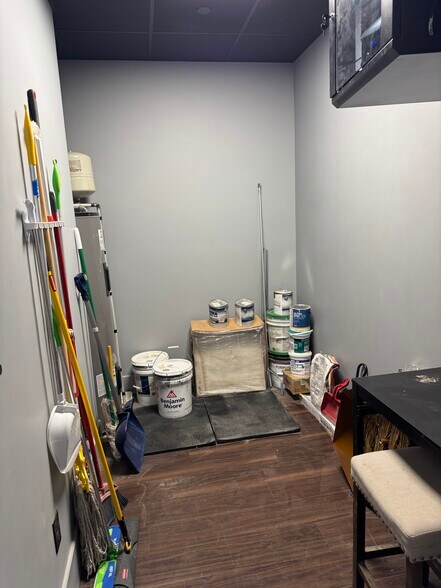 More Photos Of 80 Main St, New Canaan Storefront For Lease