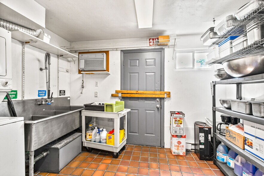 More Photos Of 270 Onset Ave, East Wareham Restaurant For Sale