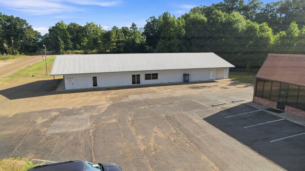 More Photos Of 903 S Locust St, Mccomb Freestanding For Sale