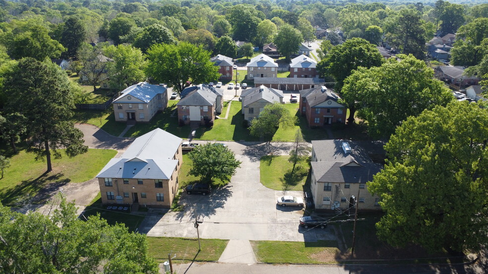 Primary Photo Of 2402 Short Beech St, Texarkana Apartments For Sale