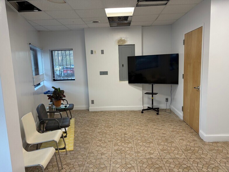 More Photos Of 6543 Broadway, Bronx Coworking Space